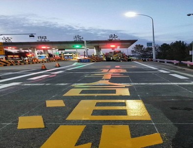 延安延安高速道路划线施工